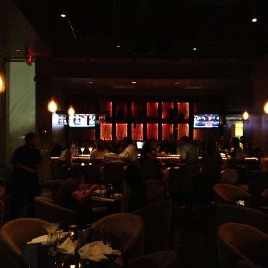 Photo prise au Wild Ginger par Donovan D. le7/8/2012