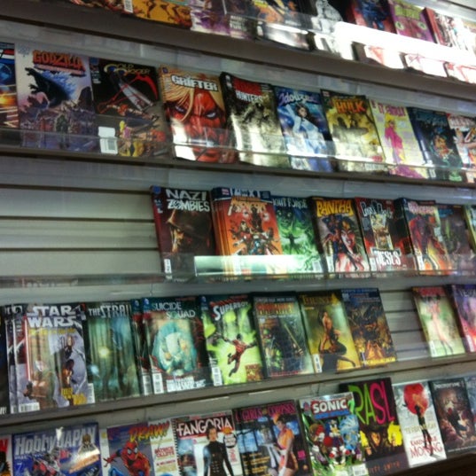 Das Foto wurde bei Dragon&#39;s Lair Comics &amp; Fantasy von Eric am 8/8/2012 aufgenommen