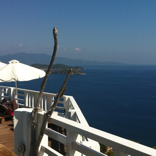 9/6/2012 tarihinde Antonios M.ziyaretçi tarafından Kivo Art Hotel &amp; Suites Skiathos'de çekilen fotoğraf