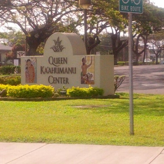 Photo taken at Queen Ka&#39;ahumanu Center by Chris S. on 2/25/2012