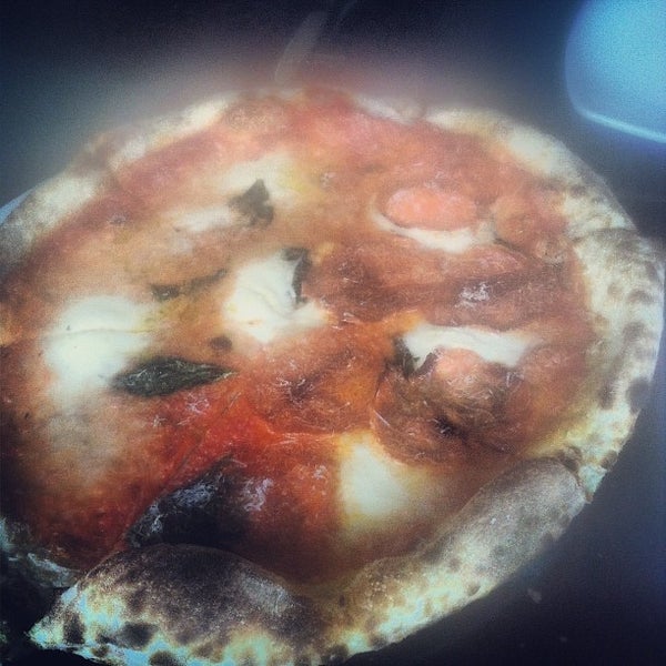 Das Foto wurde bei Varasano&#39;s Pizzeria von Scott F. am 8/3/2012 aufgenommen