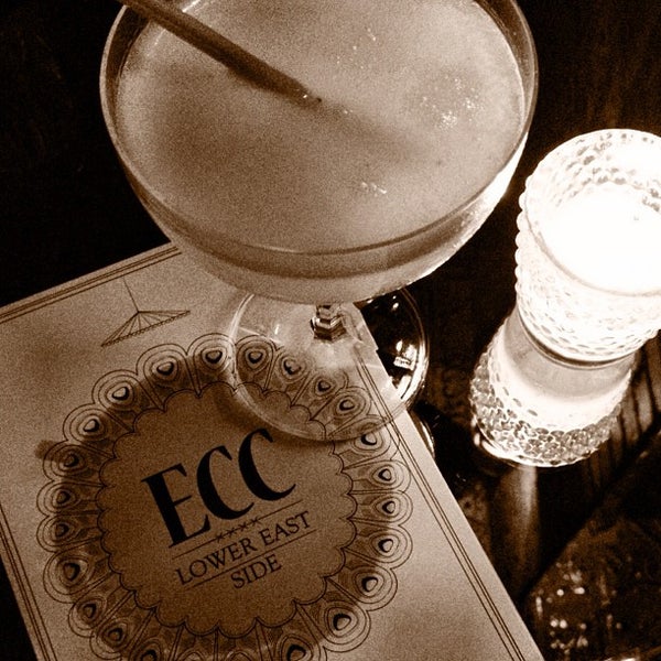 Foto tirada no(a) Experimental Cocktail Club por Carolyn C. em 9/11/2012