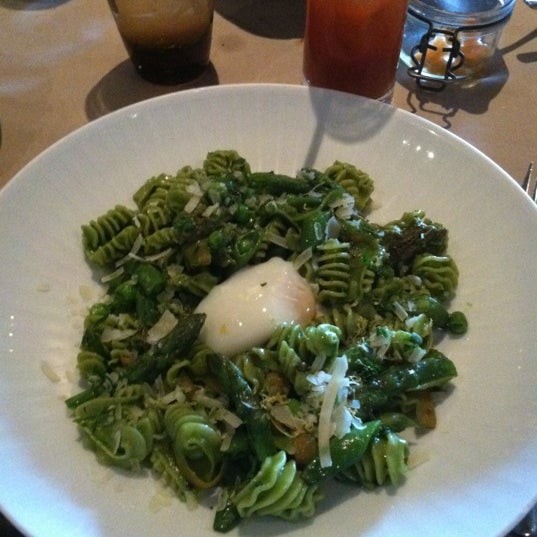 Foto scattata a Blue Morel Restaurant da Ken H. il 4/28/2012