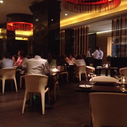 8/29/2012 tarihinde Mari B.ziyaretçi tarafından ME Restaurant &amp; Lounge'de çekilen fotoğraf