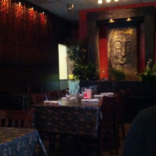 Photo taken at Royal Thai Cuisine by Andréa C. on 8/3/2012