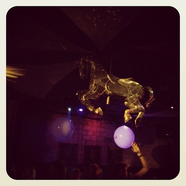 Das Foto wurde bei The Loft Nightclub von Michael N. am 5/27/2012 aufgenommen
