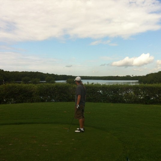 Foto tomada en Crandon Golf at Key Biscayne  por Yazeed B. el 5/20/2012