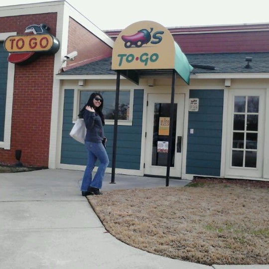 Photo taken at Chili&#39;s Grill &amp; Bar by Linda M. on 2/6/2012
