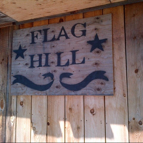 Foto tirada no(a) Flag Hill Winery &amp; Distillery por Georgie S. em 7/8/2012