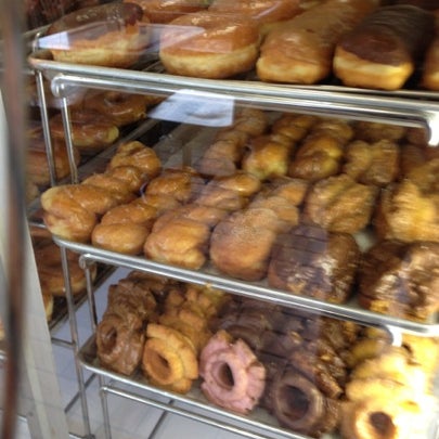 รูปภาพถ่ายที่ All Stars Donuts โดย Kevin ⚡. เมื่อ 7/27/2012