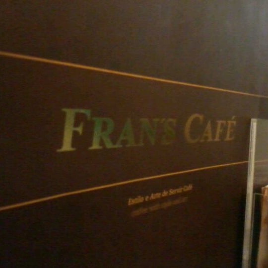 Foto scattata a Fran&#39;s Café da Casé G. il 5/20/2012