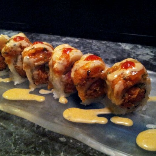 รูปภาพถ่ายที่ Yummy Grill &amp; Sushi โดย Robert D. เมื่อ 3/5/2012