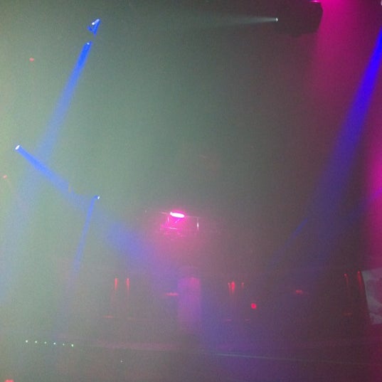 3/3/2012 tarihinde Dj Head Honchoziyaretçi tarafından Lava Nightclub at Turning Stone Resort Casino'de çekilen fotoğraf