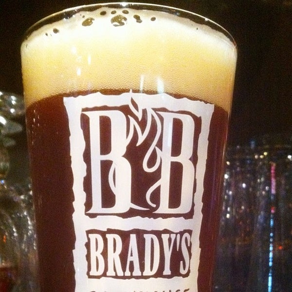 Снимок сделан в Brady&#39;s Brewhouse пользователем Chris P. 4/23/2012