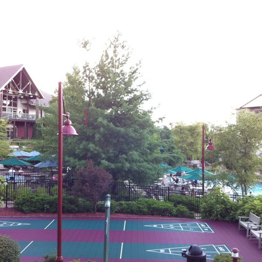 Foto diambil di Marriott&#39;s Willow Ridge Lodge oleh Carrie N. pada 7/27/2012