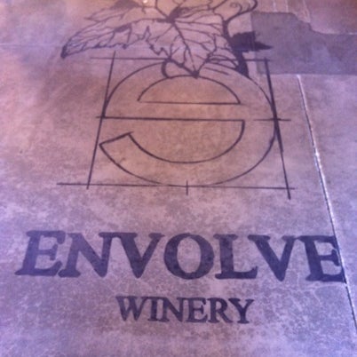 Foto tomada en Envolve Winery  por Laura V. el 8/5/2012