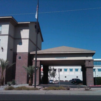 รูปภาพถ่ายที่ Hampton Inn by Hilton โดย Across Arizona Tours เมื่อ 3/1/2012