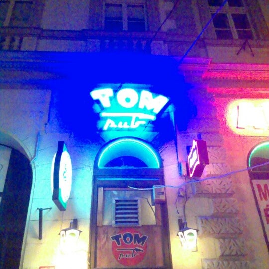 Photo taken at Tom Pub by Simon P. on 8/25/2012