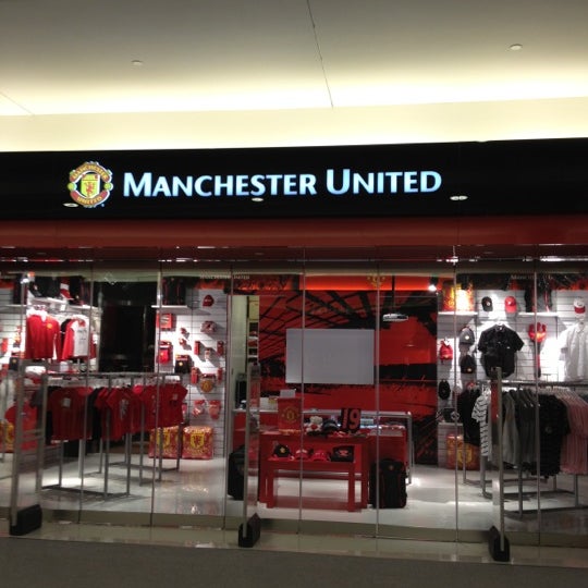 Photos at Manchester United Shop Downtown Core B131