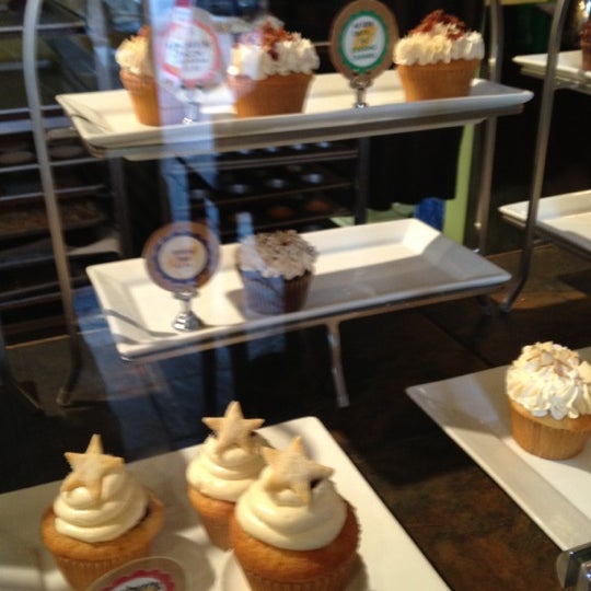 Photo taken at The Yellow Leaf Cupcake Co by Carlo T. on 8/30/2012