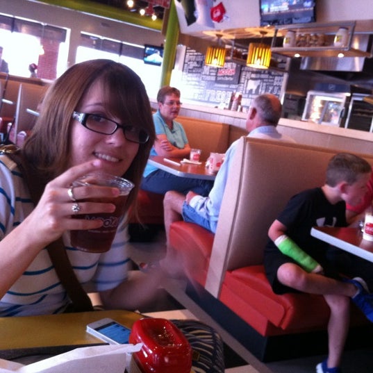 Foto tirada no(a) MOOYAH Burgers, Fries &amp; Shakes por Brad H. em 6/8/2012