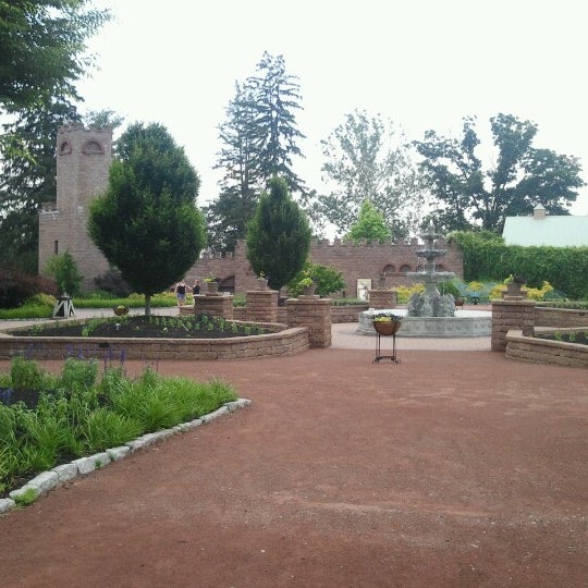 Foto scattata a Mount Hope Estate &amp; Winery Mansion da Tom P. il 6/22/2012