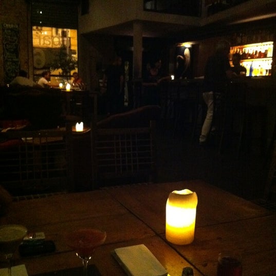 3/4/2012 tarihinde Catherine S.ziyaretçi tarafından Bar 6'de çekilen fotoğraf