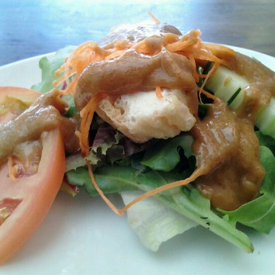 Photo taken at Dee Thai Restaurant by Angela J. on 4/27/2012