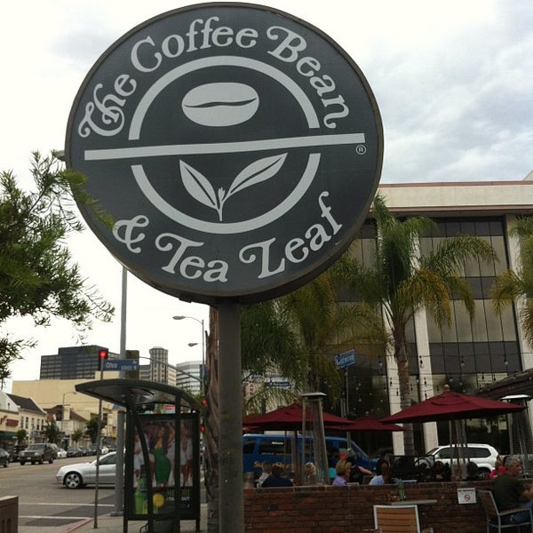 7/18/2012 tarihinde Rick M.ziyaretçi tarafından The Coffee Bean &amp; Tea Leaf'de çekilen fotoğraf