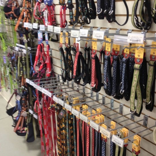 Mounds Pet Food Warehouse Pet Supplies Store in Fitchburg