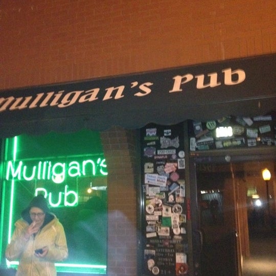 Foto tirada no(a) Mulligan&#39;s Pub por Mr F. em 3/9/2012