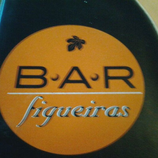 รูปภาพถ่ายที่ Bar Figueiras โดย Suzana M. เมื่อ 2/15/2012