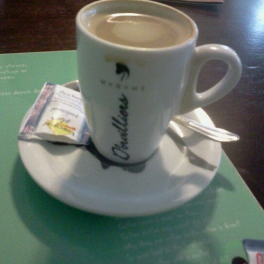 Photo taken at Champagne Chocolat Cafeteria &amp; Doceria by Sofia on 6/7/2012