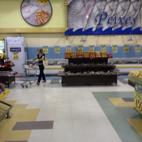 Das Foto wurde bei Savegnago Supermercados von A F M. am 4/23/2012 aufgenommen