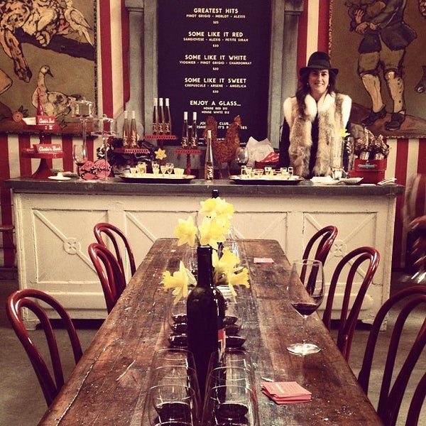 2/28/2012 tarihinde dana r.ziyaretçi tarafından Swanson Vineyards &amp; Tasting Room'de çekilen fotoğraf