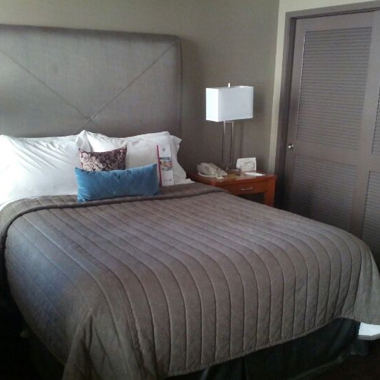 รูปภาพถ่ายที่ Magnolia Hotel โดย Jeff S. เมื่อ 5/29/2012