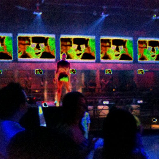 รูปภาพถ่ายที่ Krave Nightclub โดย Christopher J. เมื่อ 5/27/2012