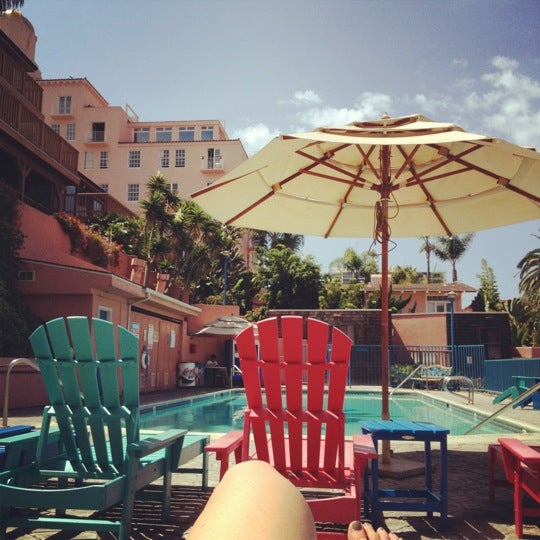 รูปภาพถ่ายที่ La Jolla Cove Suites โดย stephanie r. เมื่อ 8/31/2012