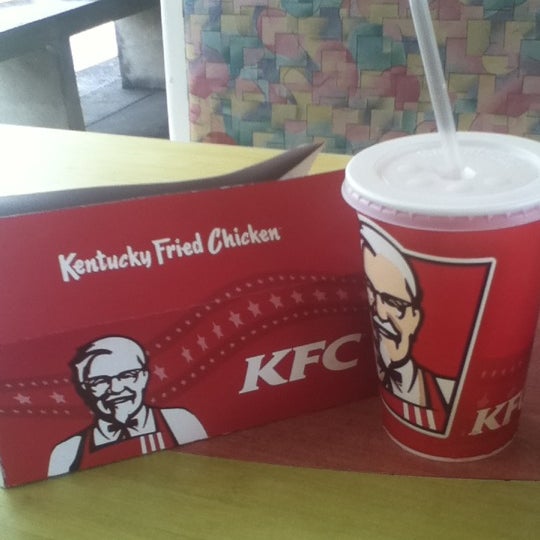 Новый логотип kfc. Kfc логотип. Кфс логотип 2021. Кфс продал ростикс. Новый логотип kfc.