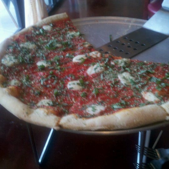 Here right now margarita pizza yummy
