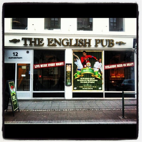 Photo prise au The English Pub par Julia V. le6/17/2012