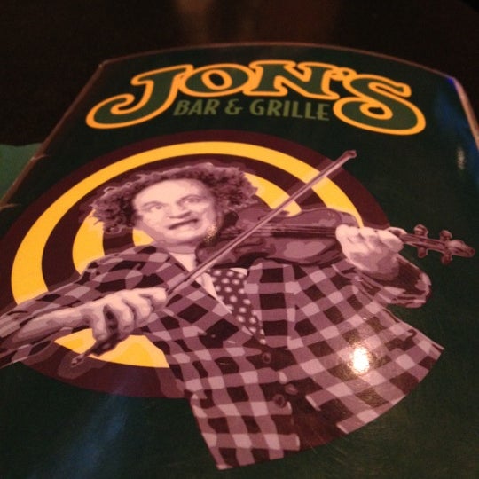 รูปภาพถ่ายที่ Jon&#39;s Bar &amp; Grille โดย John F. เมื่อ 6/17/2012