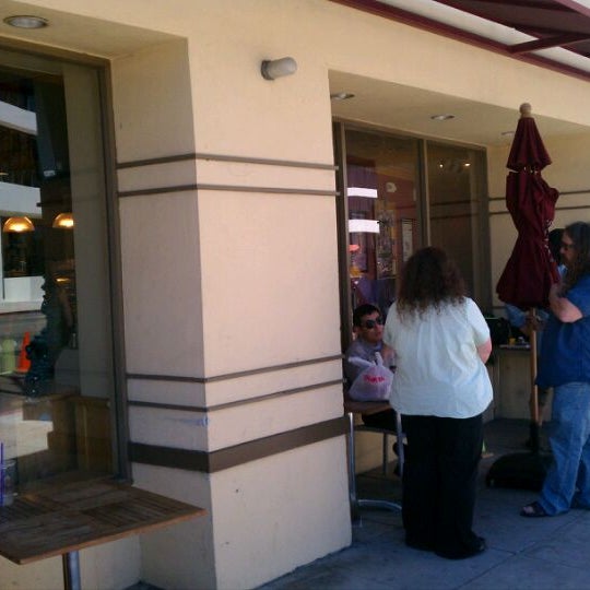Photo taken at The Coffee Bean &amp; Tea Leaf by Andy S. on 8/25/2011