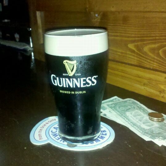 Снимок сделан в Mickey Byrne&#39;s Irish Pub пользователем erica g. 7/9/2011