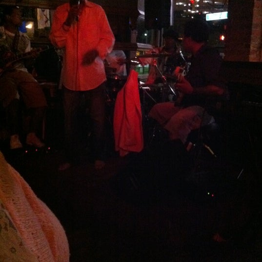 7/8/2012 tarihinde Jessica S.ziyaretçi tarafından Flood&#39;s Bar &amp; Grille'de çekilen fotoğraf