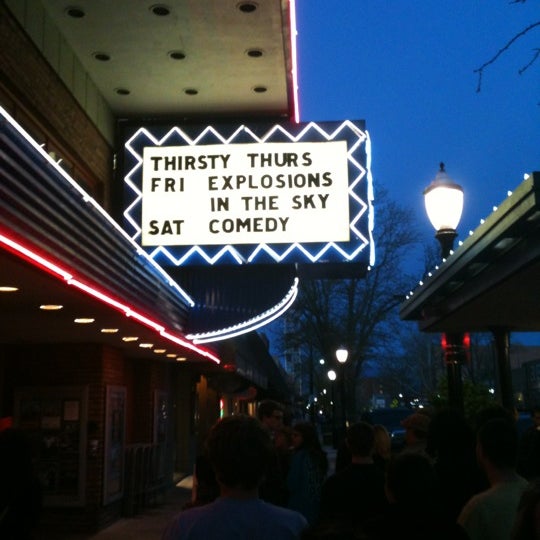 Foto tomada en Mesa Theatre  Club &amp; Lounge  por Mark K. el 4/7/2012