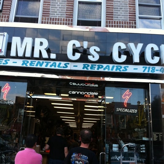 7/15/2011 tarihinde Cathy L.ziyaretçi tarafından Mr. C&#39;s Cycles'de çekilen fotoğraf