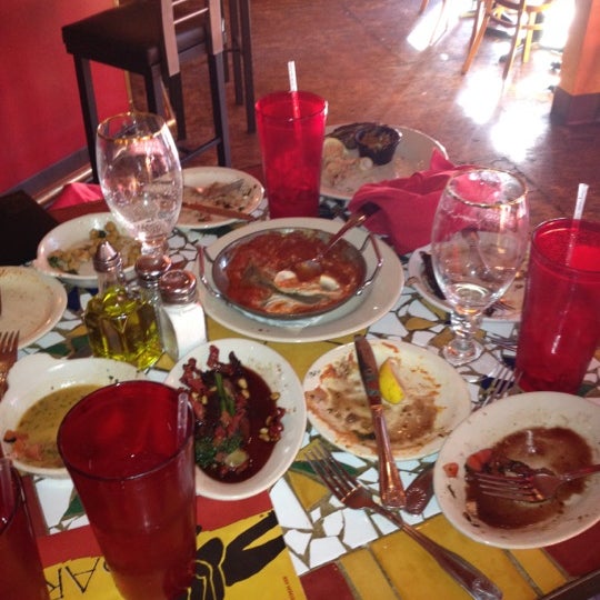 2/1/2012 tarihinde GKziyaretçi tarafından Barcelona Tapas Restaurant - Saint Louis'de çekilen fotoğraf
