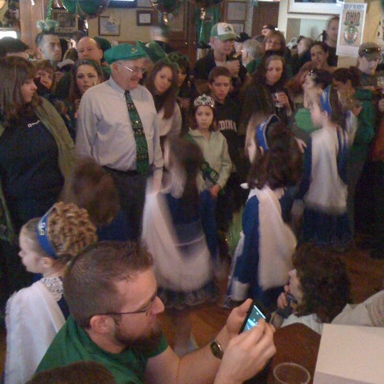 Foto diambil di Sully&#39;s Irish Pub oleh Danielle A. pada 3/17/2011