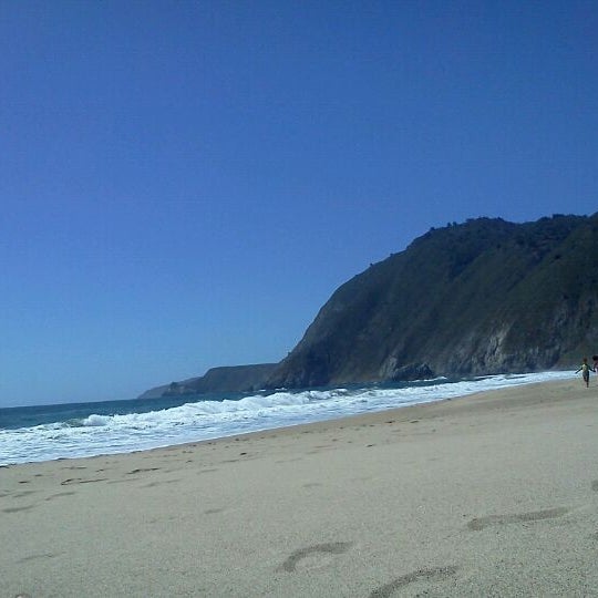 Photo taken at Playa Grande Quintay by Patricio V. on 1/10/2012